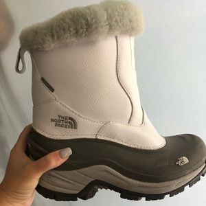 Women’s north face snow boots